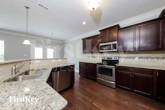 Building Photo - 189 Kilbourne Dr