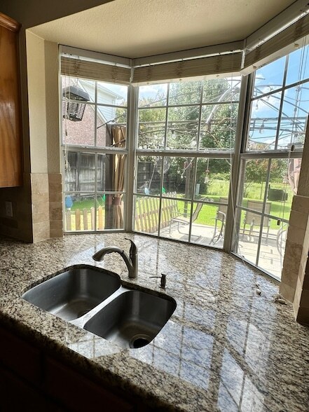 Building Photo - 3580 Twelve Oaks Ln