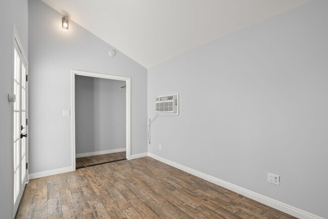 Building Photo - 15473 Lemay St