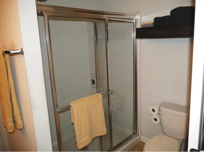 master stand alone shower - 185 Olde Towne Way