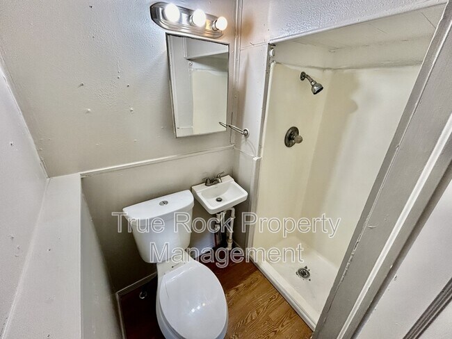 Building Photo - 424 S Johnston Ave