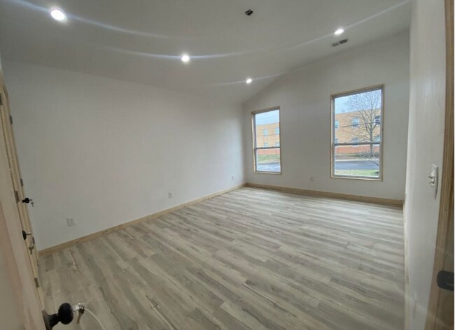 Building Photo - 69 Donelson St