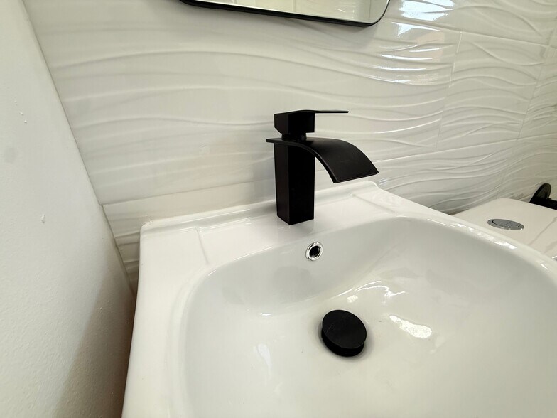 Building Photo - 6620 Barr St