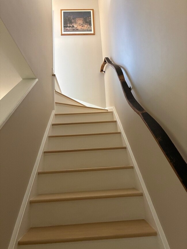 Building Photo - 1645 W School St