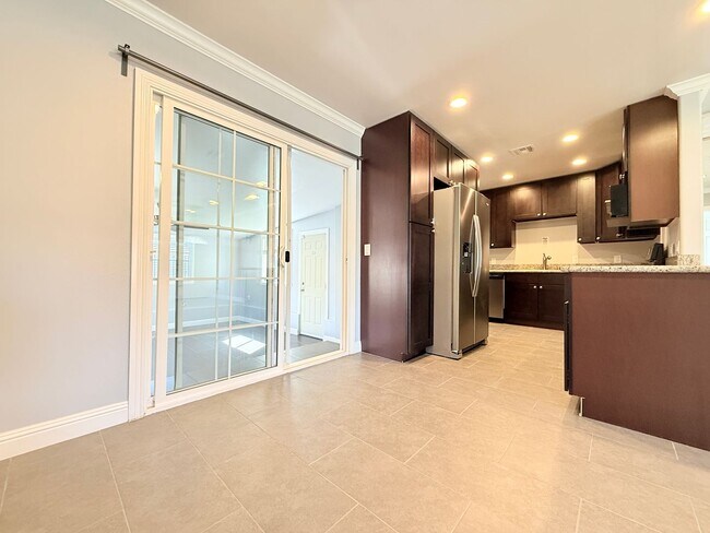 Building Photo - 6660 Charlesworth Ave