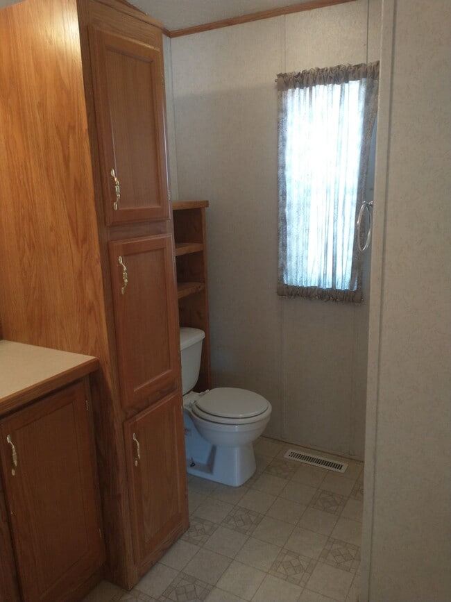 Building Photo - 5420 S View Rd