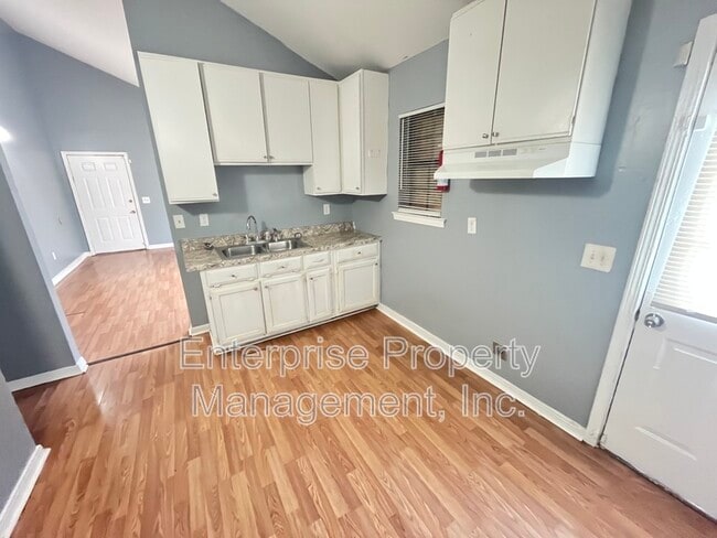 Building Photo - 401 N Manassas St
