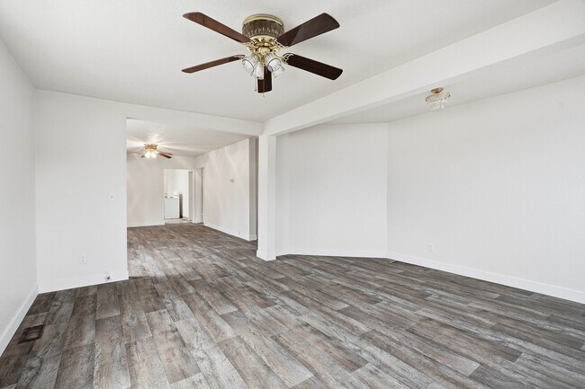 Building Photo - 5111 N Stone St