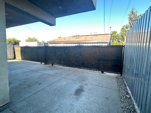 Building Photo - 213 1/2 E 84th Pl