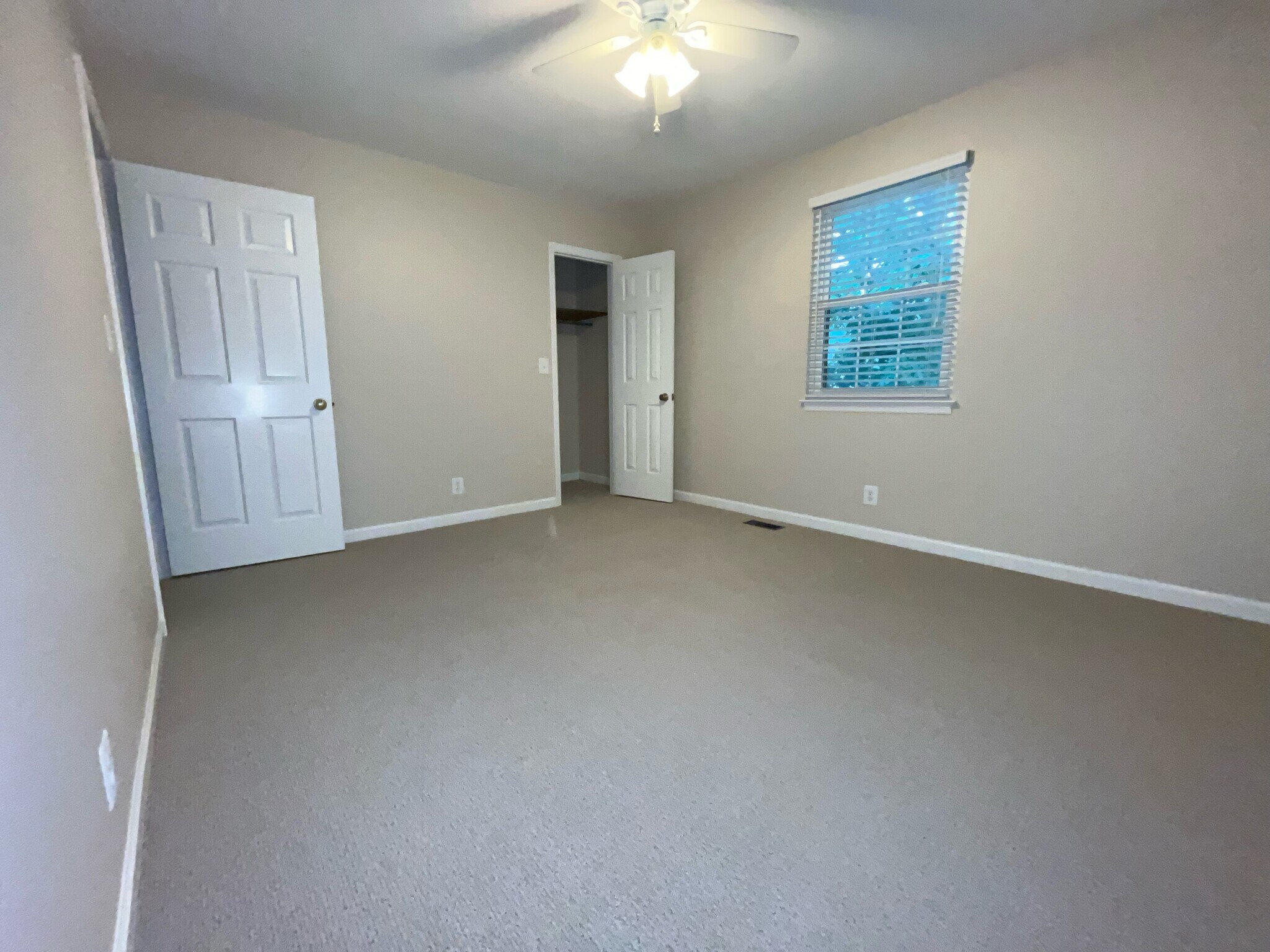 Upstairs 2nd bedroom - 5750 Brentwood Trace