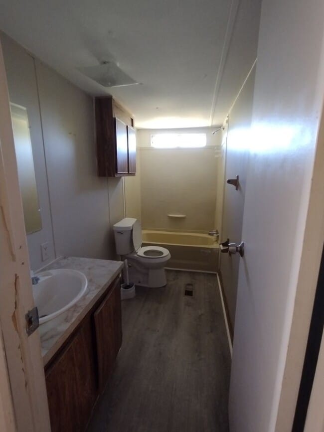 Building Photo - 3 Bedroom/2 Bath home on large fenced lot