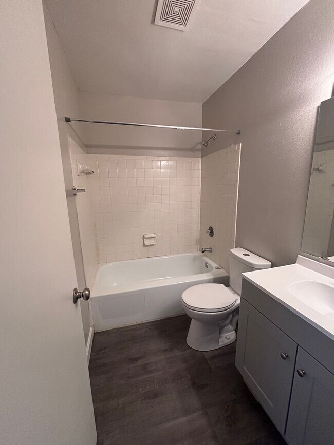 Building Photo - 306 Orchard Trace Ln