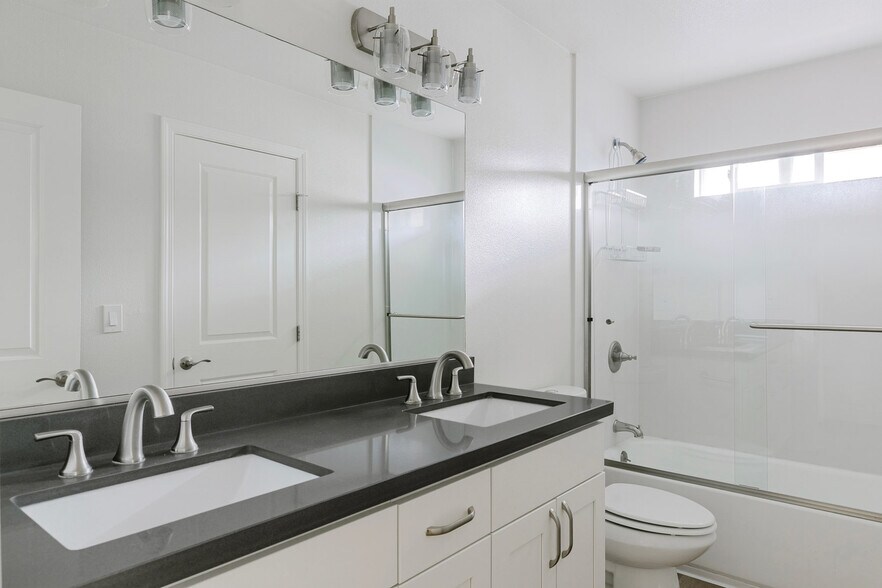 Building Photo - 848 Jordan Ave