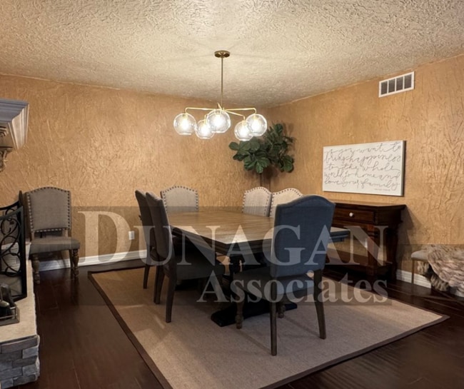 Building Photo - 1211 Cedar Dr