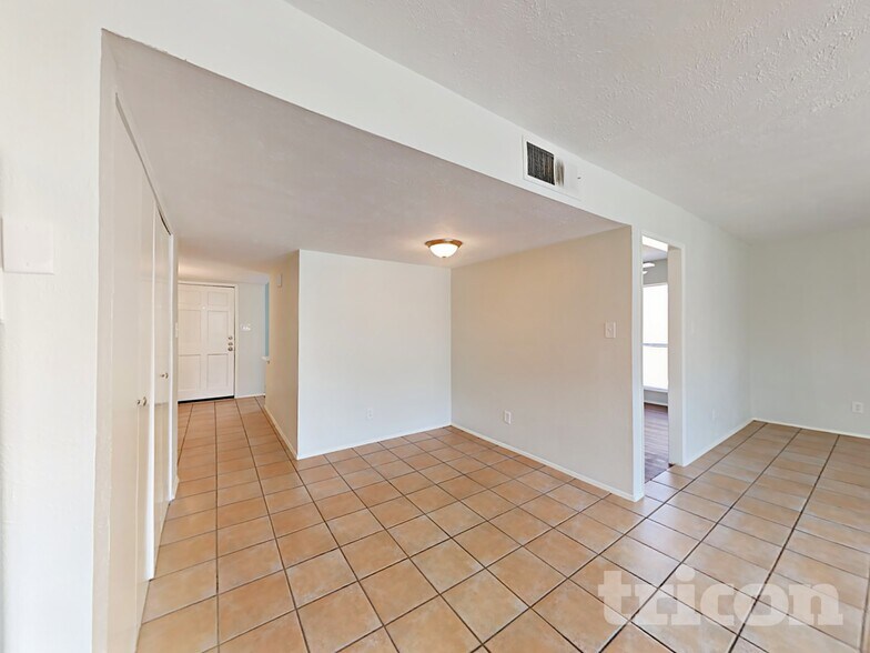 Building Photo - 7006 Blackberry Dr