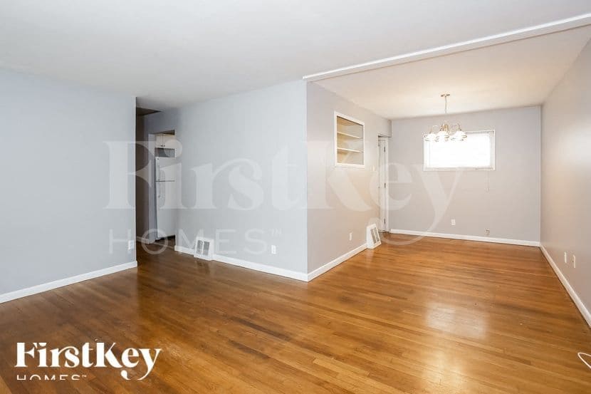 Building Photo - 1095 Ozment Dr