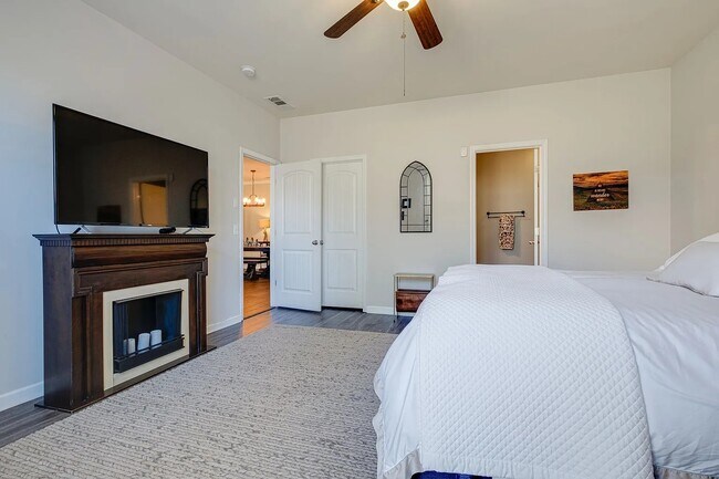 Building Photo - 2012 Hickory Brook Dr