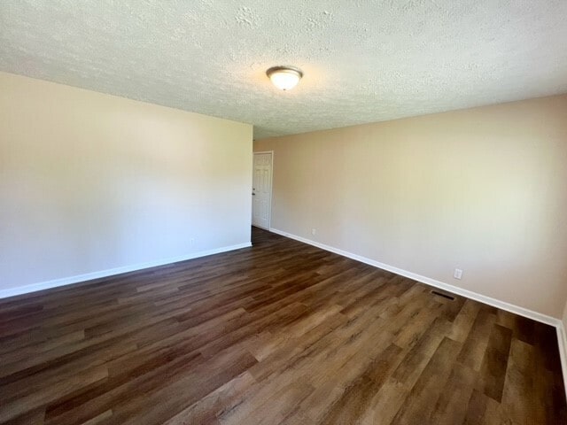 Building Photo - 2656 Calbert Dr