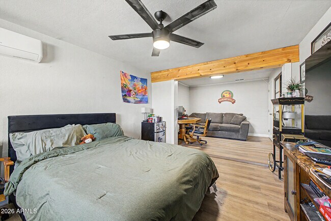 Building Photo - 2208 W San Miguel Ave