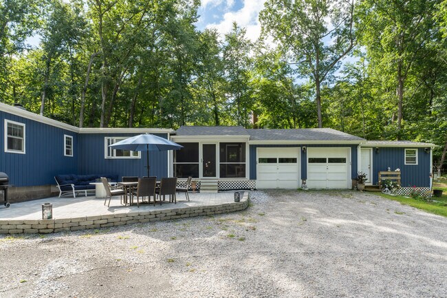 Building Photo - 32 Twin Bridge Rd