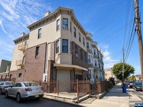 Building Photo - 840 Mt Prospect Ave