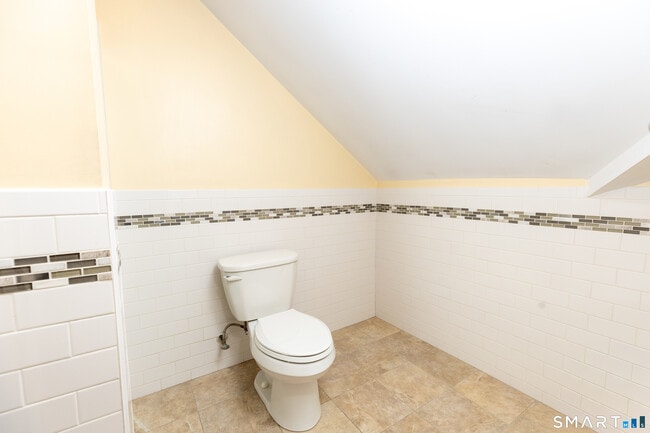 Building Photo - 772 Farmington Ave