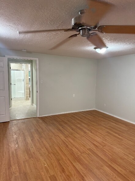 Building Photo - 58727 E Sleepy Hollow Dr