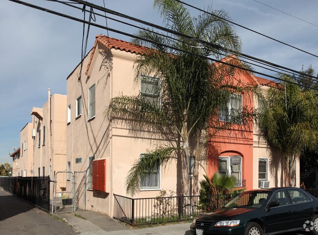 Primary Photo - 1735 E 10th St