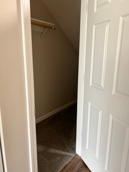 Building Photo - 5555 Glenridge Way