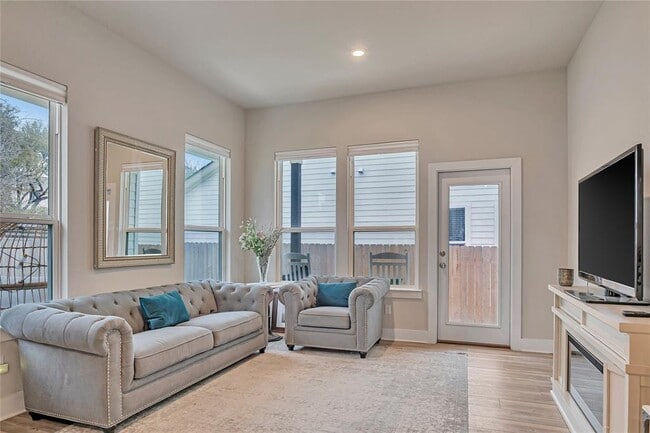 Building Photo - 175 Brooks Ranch Dr