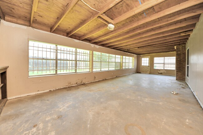 Building Photo - 10707 Shannon Hills Dr