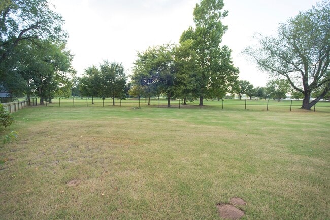 Building Photo - 802 N Juniper St