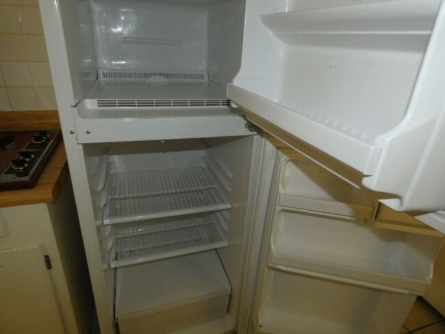 Building Photo - 2 bedroom, 1 bath