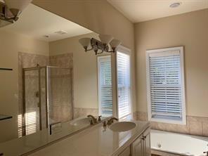 Building Photo - 1618 Chateau Club