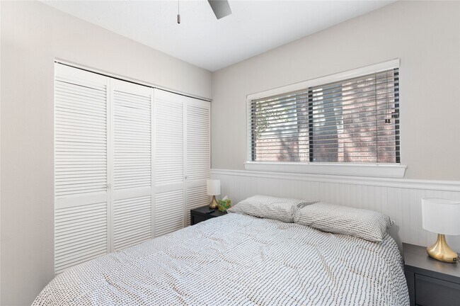 Building Photo - 267 E Rainbow Ridge Cir