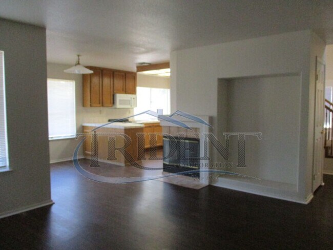 Building Photo - Large 4 bedroom, 3 bath house located on a large lot