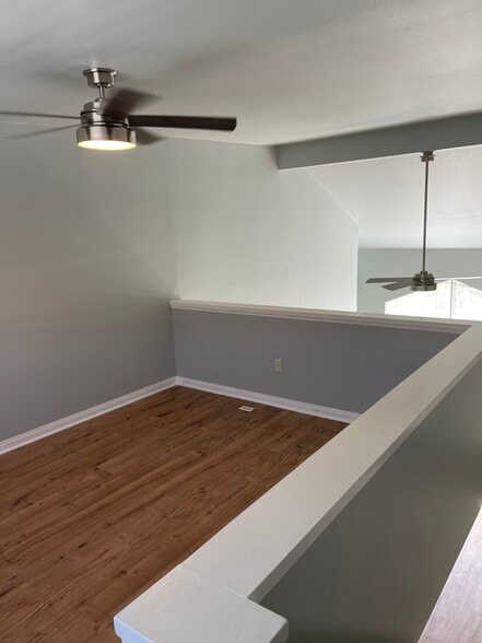 Loft - 5525 Canoga Ave