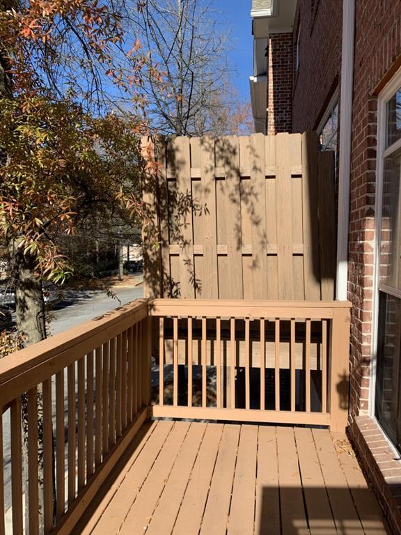 Building Photo - 5460 Glenridge View NE