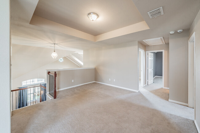 Building Photo - 1605 Buckhorn Dr