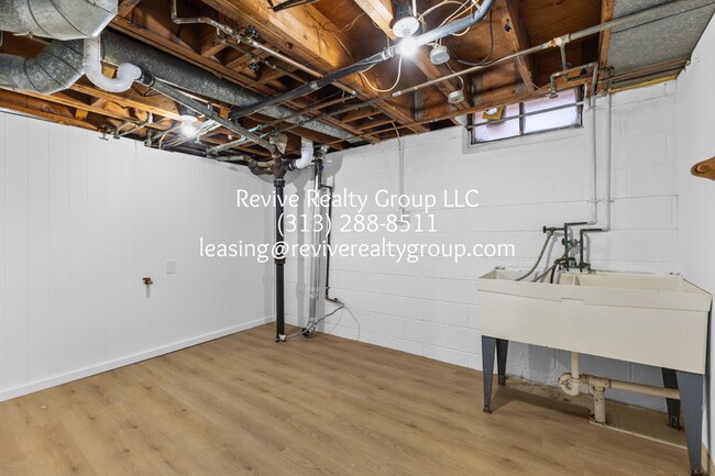 Building Photo - 20241 Kentfield St