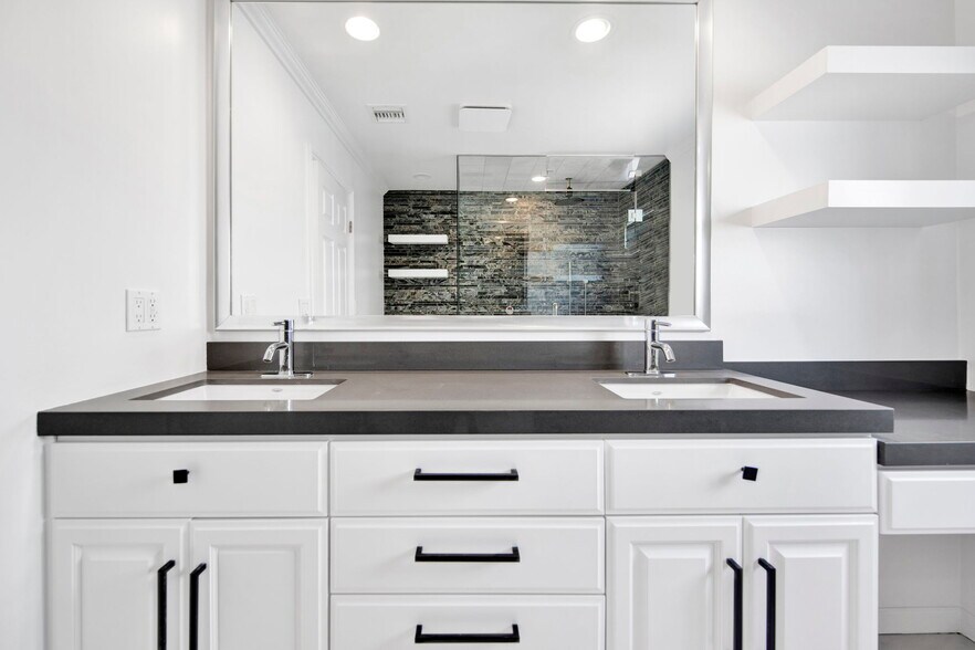 Building Photo - 2124 Reservoir St