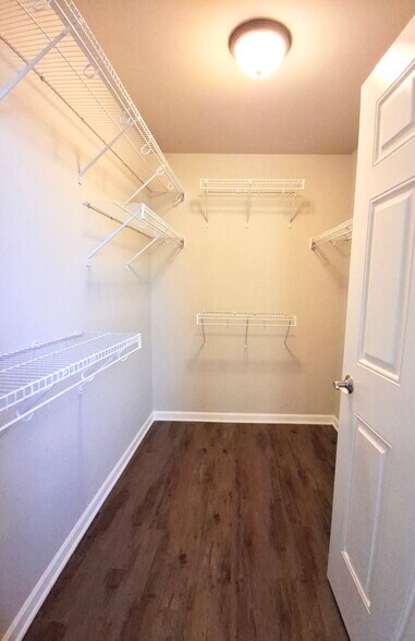 Building Photo - N70W15476 Amberleigh Cir