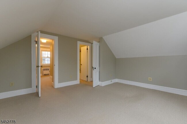 Building Photo - 11 Montague Pl