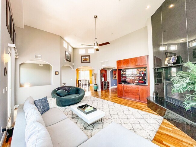 Primary Photo - 287 E Fountain Blvd