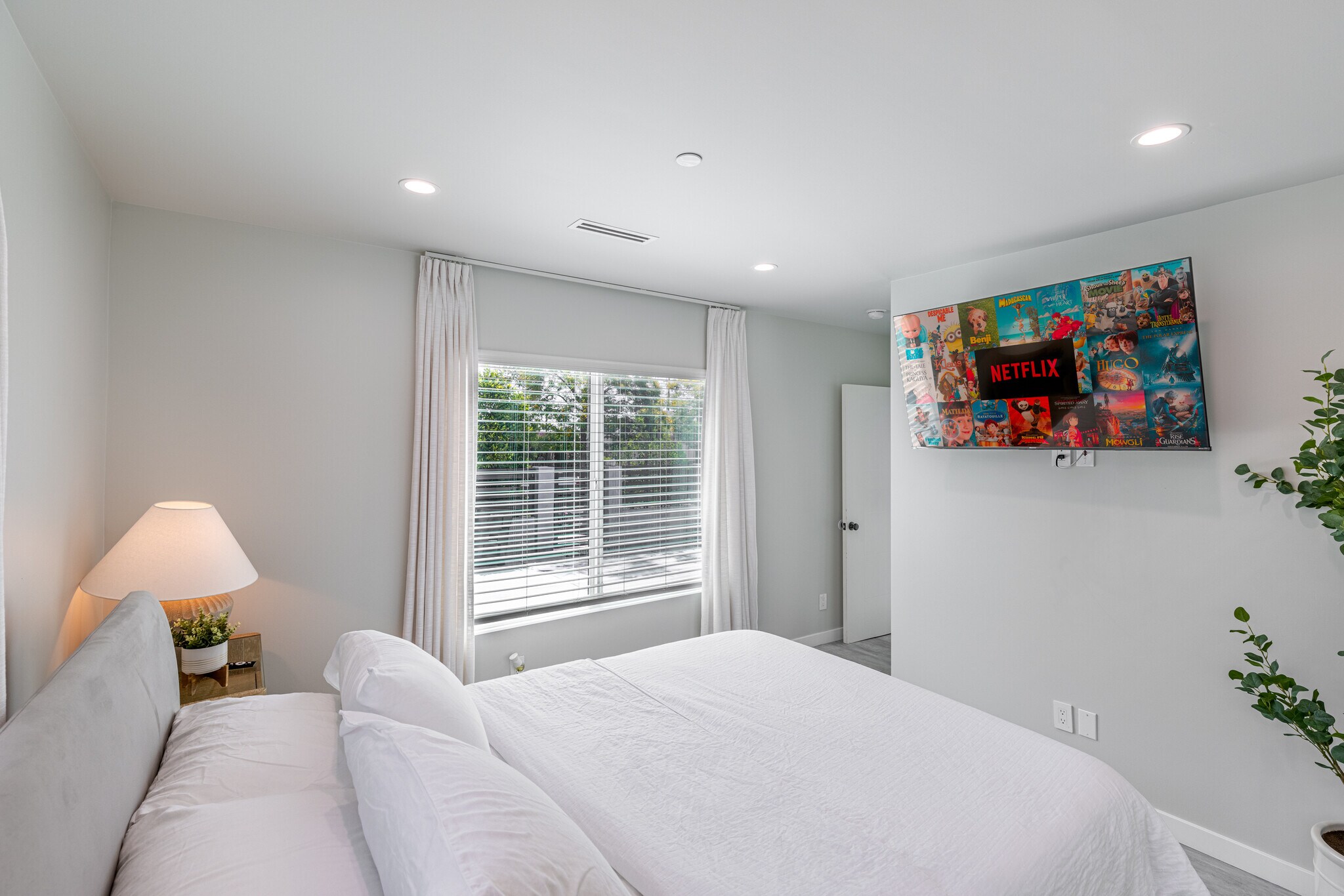 Building Photo - 8141 Hinds Ave