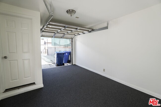 Building Photo - 2847 Pyrites St