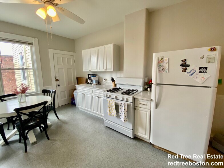 Building Photo - 31 Hurd Rd