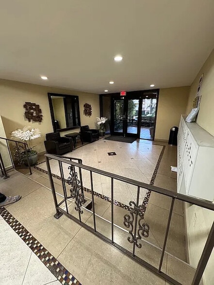 Building Photo - 1735 N Fuller Ave