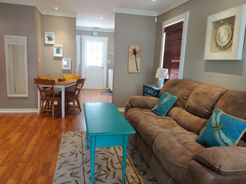 Building Photo - 1605 N Osceola Ave