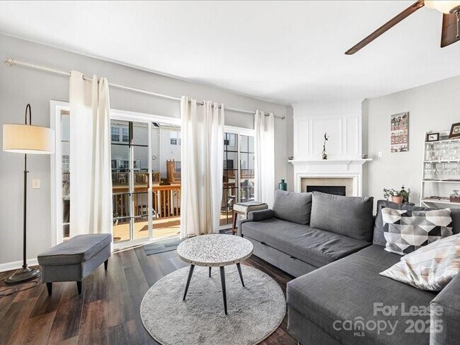 Building Photo - 10436 Winslet Dr